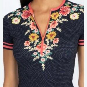 Johnny was Mia Sporty Surf Shirt Sz Large